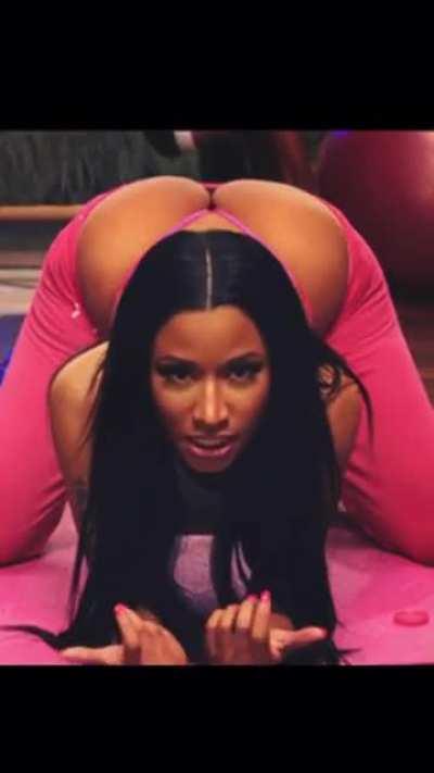 NICKI MINAJ @NICKIMINAJ