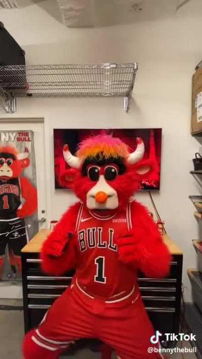 Bennythebull account is on fire.