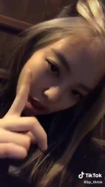 200701 BLACKPINK TikTok Update w/ Jennie