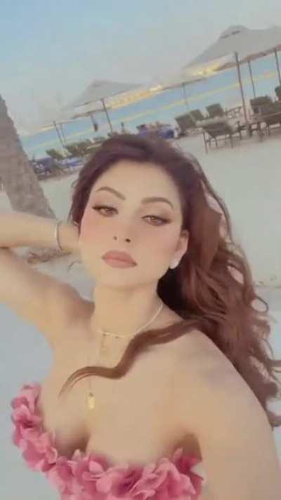 Jizz dump Urvashi Rautela showing off her big bouncy titties 🍆💦🍆💦🍆💦