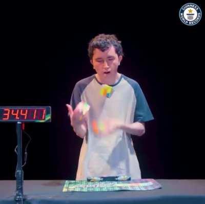 Achieving a seemingly imposible feat, Colombian speedcuber Angel Alvarado juggles and puzzles at the same time to set a new record.