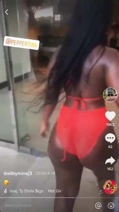 Fat ghana ass!!!