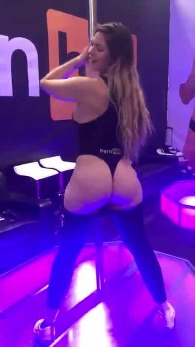 Wish I Had A Ass Like That🤤🍑😍