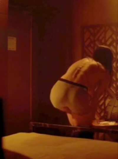 Alexandra Daddario in &quot;Lost girls &amp;amp; love hotels&quot; (cropped, brightened. 2 scenes)