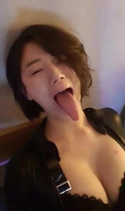 Unknown Kbj with a very long tongue