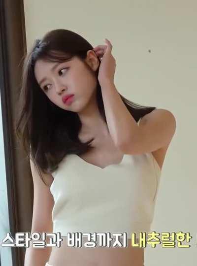 OH MY GIRL YooA tight body with bra peek