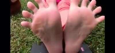 Another pretty nice toe spread outdoors 