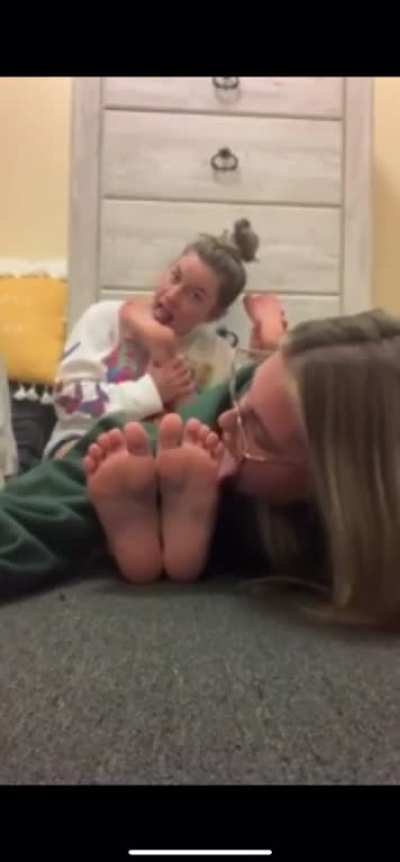 2 girls worshiping each other soles!