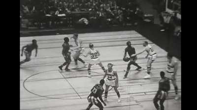 The Harlem Globetrotters 1956 Promotional Reel. They made it look soo easy.