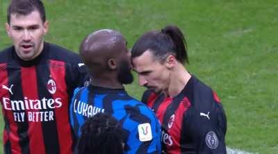 Romelu Lukaku vs. Zlatan Ibrahimovic clash [Inter - AC Milan] - Yellow card for both.