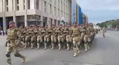 Ukrainian troopers parading 👊🇺🇦