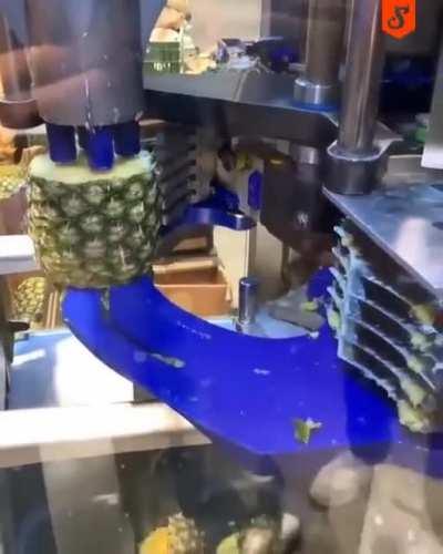 A pineapple slicing machine in Germany