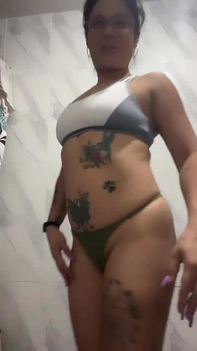 Milf sexy @labbzuky.con