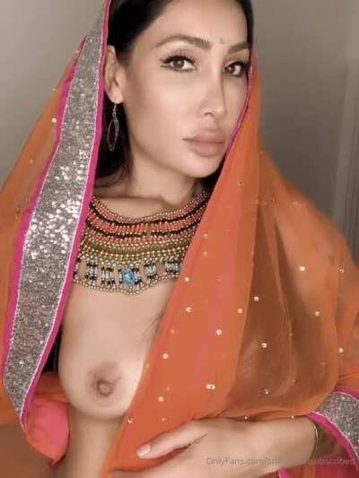 Sofia Hayat Showing In Saree - Watch Full Video - HD