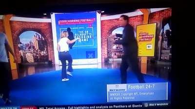 Jamie Erdahl dancing at the end of GMFB this morning! Man she is perfect 😍(sorry for the Peter Schrager photo bomb lol)