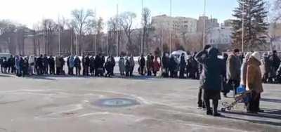 Hangry for sugar? 🚶‍♂️🚶‍♂️🚶‍♂️Meanwhile in Russia... The line for sugar on Theater Square in the center of Saratov