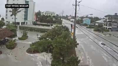 Storm surge timelapse rushes into Fort Myers, Florida