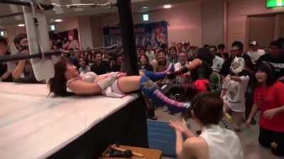 Hiromi Mimura dragged into the ringpost by Hana Kimura