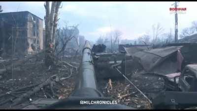 Full video with the evacuation of the BTR-82A and T-72B3, with subtitles. Mariupol, Ukraine. April, 2022.