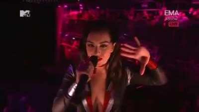 Charli XCX - Boom Clap/Break The Rules (LIVE AT THE 2014 MTV EMAs)