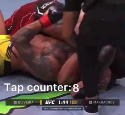 I’ve never seen a fighter tap that many times before, the squeeze must’ve been overwhelming 😳