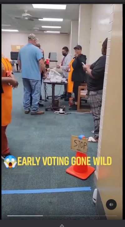 Violent [Boomer]MAGA enthusiast gets into physical altercation with poll workers