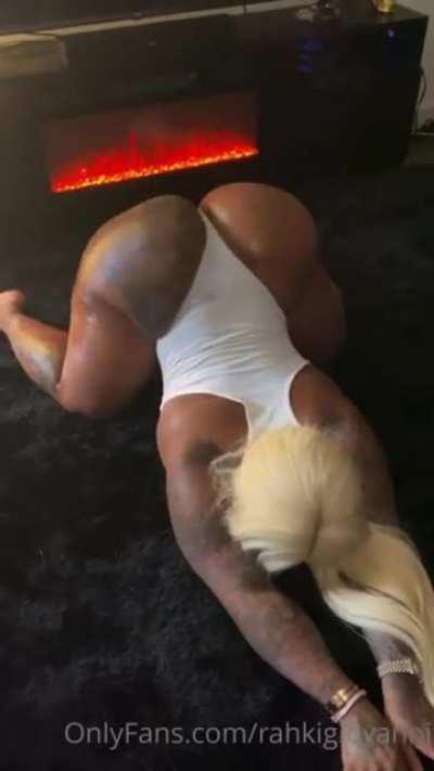 Madam Giovanni Ass Shaking 👸🏾🍑🤤😻❤️😍