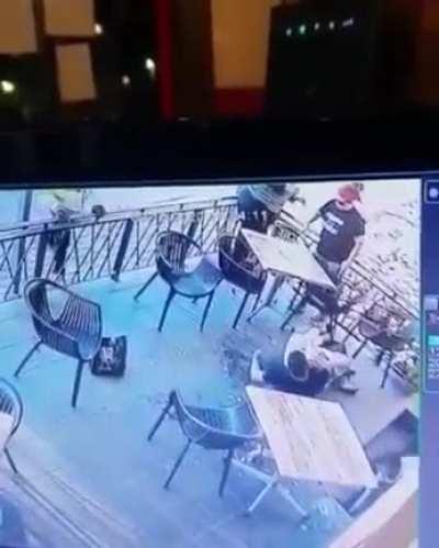 Restaurant owner prevents kidnapping attempt with a rear naked choke.