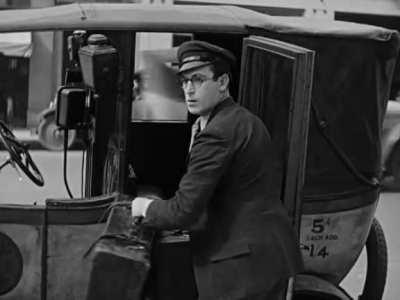 Harold Lloyd working as a cab driver in Speedy (1928)