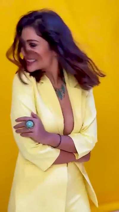 Payal nipslip..... seems intentional seducing