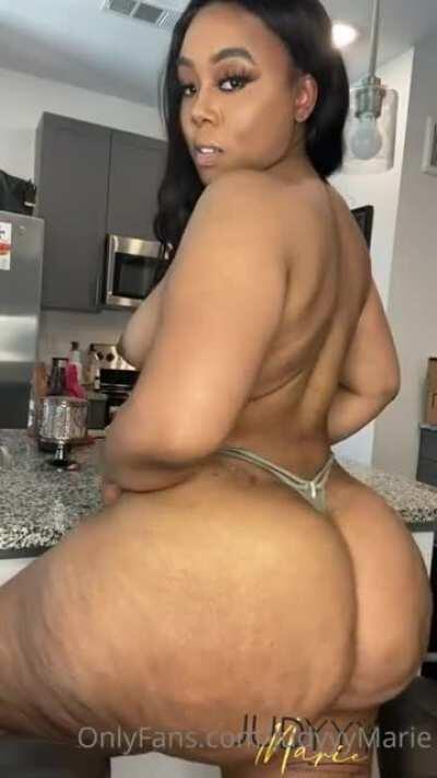 Judyyy thick azz