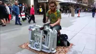 Some kinda hobo street-musician only known as &quot;Pipe-Guy&quot; and his selfmade &quot;Pipe-Slapaphone&quot;🤯