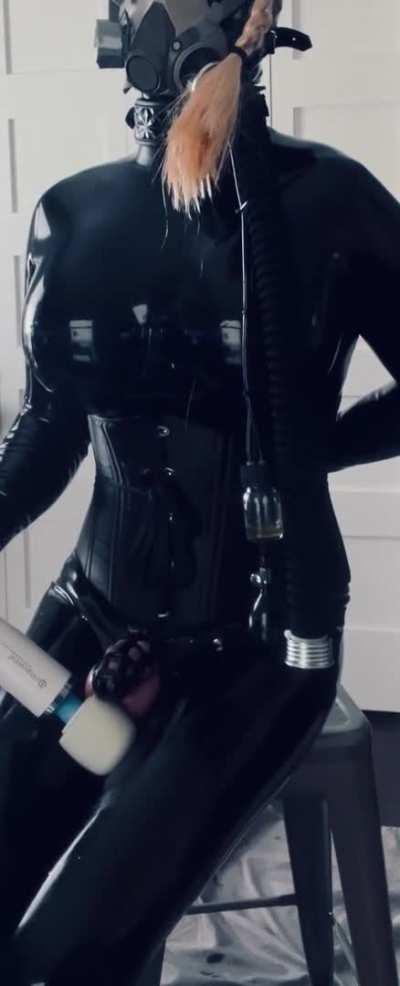 Rubberdoll cumming while caged 