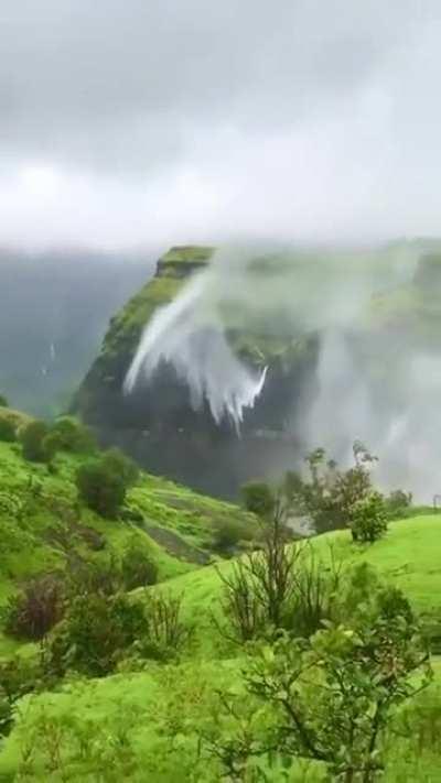 🔥 Reverse waterfall during monsoon, India