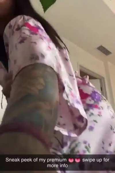 @fliptunia on snap she fye omly 20$ for hourly premium + 50000 videos for 25$ go tap in❤️