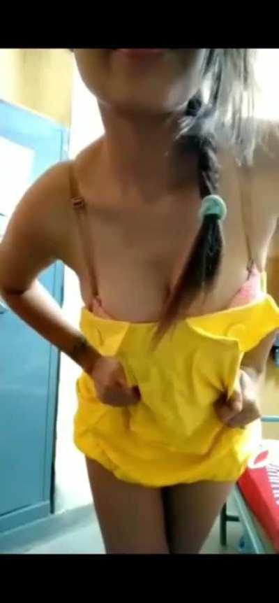 Meri sexy dost ka nanga badan dekhlo link in description for full video