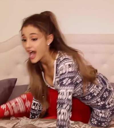 Ariana Grande Brown Hair Porn - ðŸ”¥ Ariana Grande - Christmas BTS 7 of 10 - Cropped, looped...