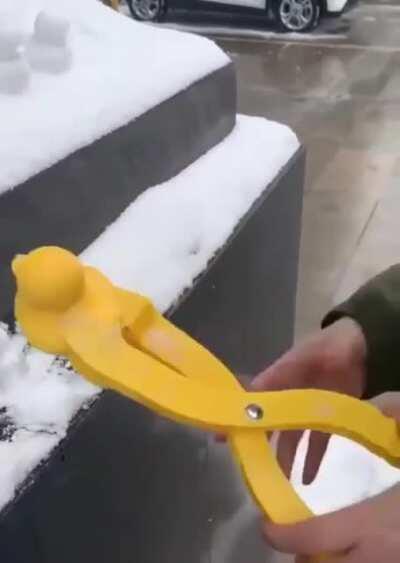 The Snow Duck Maker