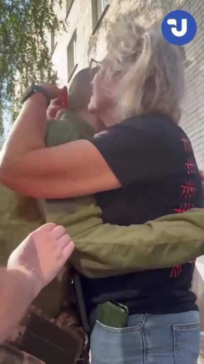 A young Ukrainian soldier returns home after 2 years in Russian captivity: doesn’t talk, doesn’t recognise his his Mum, doesn’t respond to anything at least but he’s home.