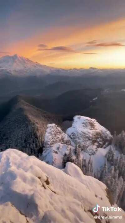 Breathtaking views on the edge of the cliff