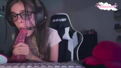 Do you want a brace face gamer gf? I promise I won’t get distracted like this again! 