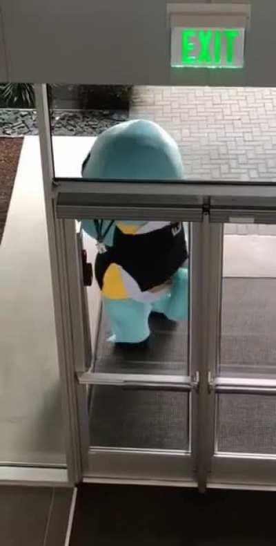 Squirtle can’t get in the building