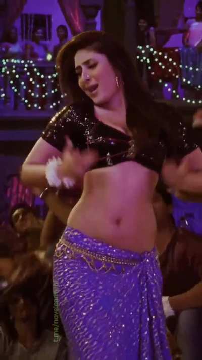 Kareena Kapoor navel supremacy. 