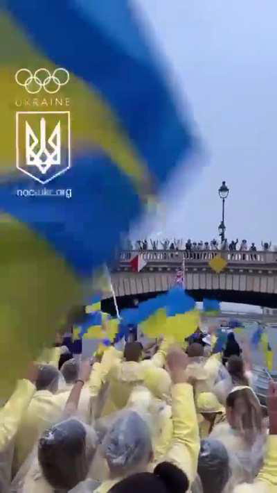 The Ukrainian athletes appeared sailing down the river Seine for the opening of the Paris 2024 Olympics - ‘Ukrainii!!’ was shouted 🇺🇦 💙💛