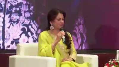 Juhi Chawla recalls when Shahrukh's car was taken away because he couldn't pay the EMI