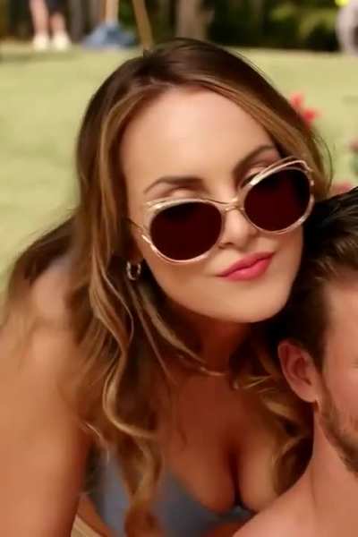 Elizabeth Gillies 