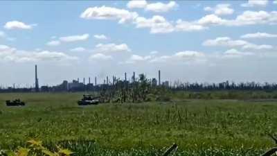 Russian troops record their tank getting destroyed by a Ukrainian FPV drone in a catastrophic explosion, FPV drone perspective also included (May 2024)