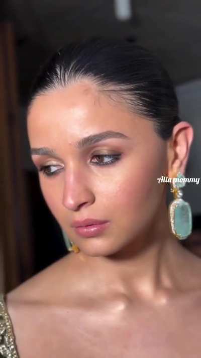 Alia bhatt sexy in saree 🤤