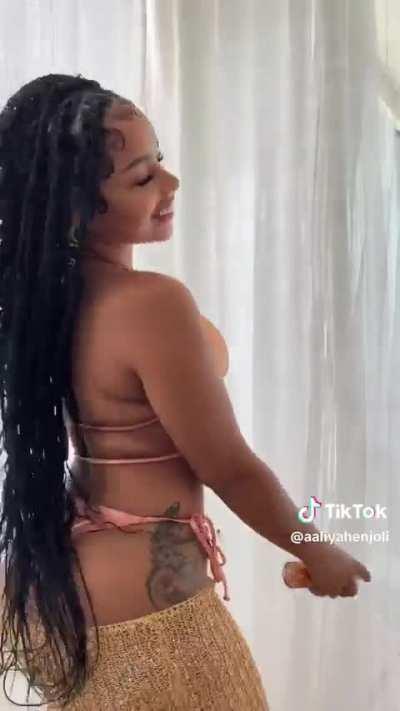 @aaliyahenjoli