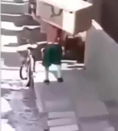 Who says you need a car to lift heavy groceries? This dude can carry an entire fridge while riding the bicycle! I bet that fridge won't fit in some cars though.